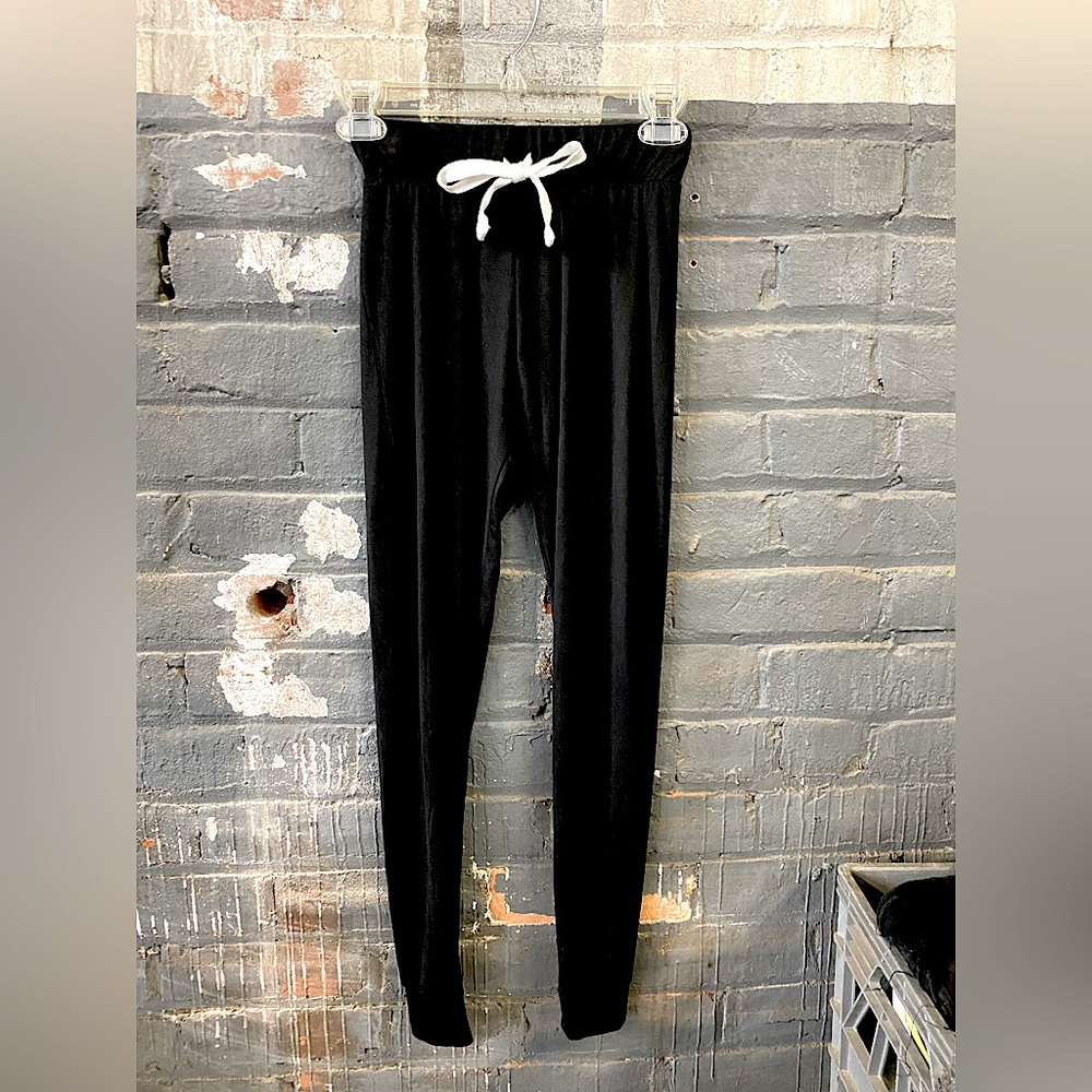 Super soft tapered joggers.